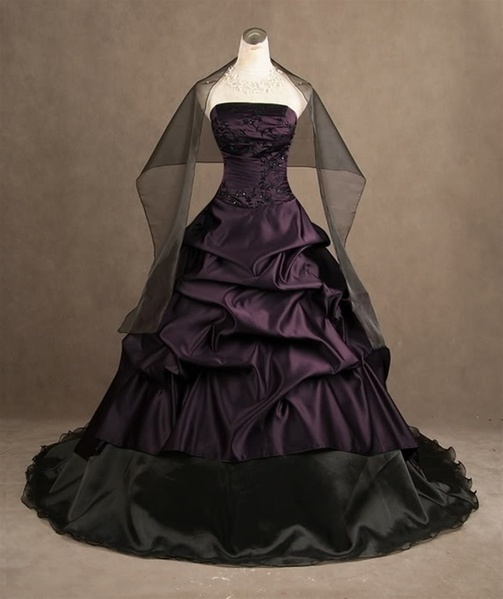 Strapless Dark Purple Black Vintage Wedding Dresses Ruffled Bridal Gowns