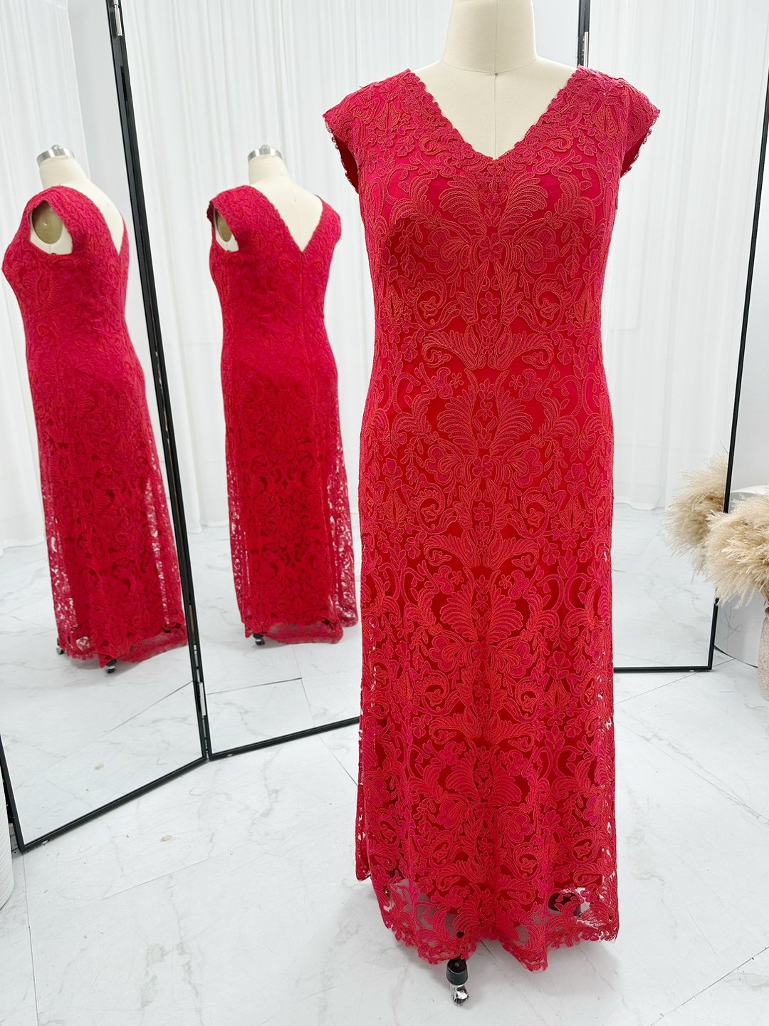 Plus Size Red Lace Formal Occasion Dress