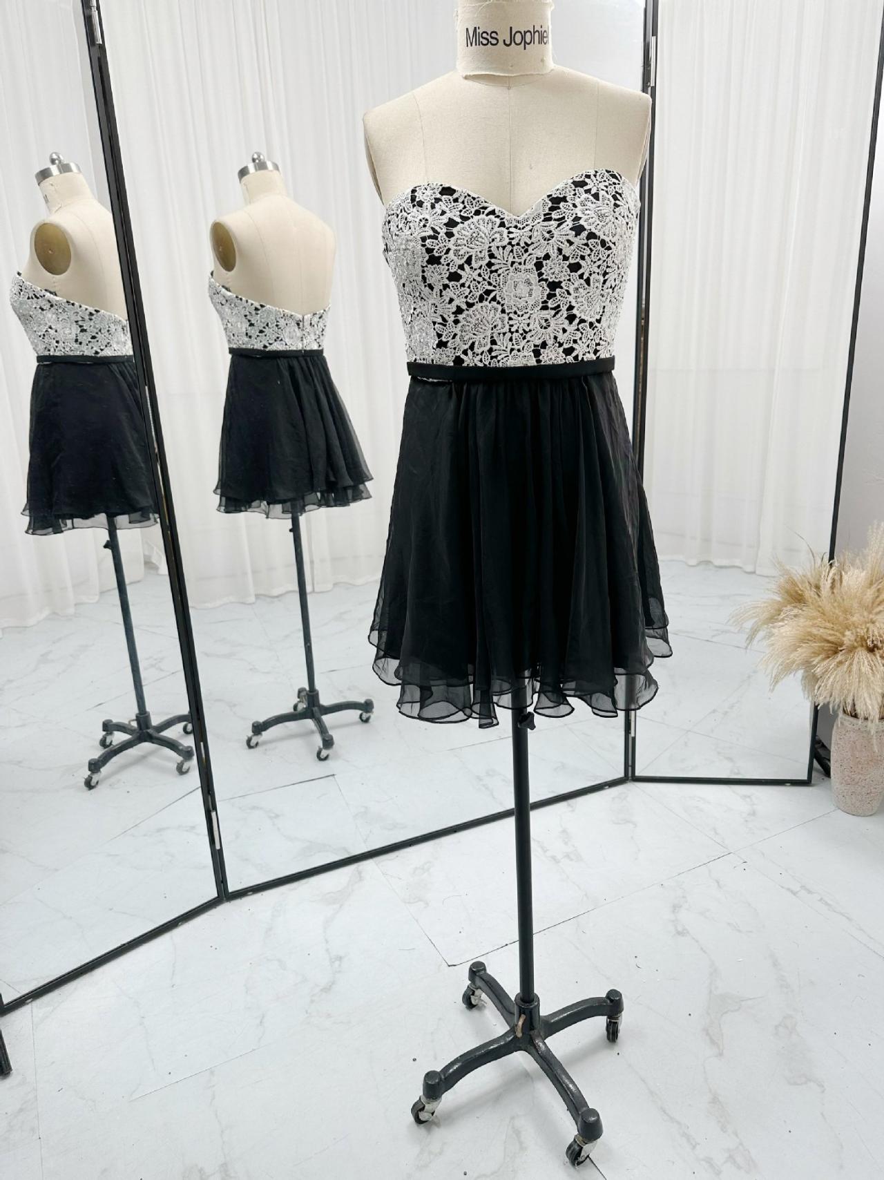 Sweetheart Neckline Short Black Party Dress With White Lace